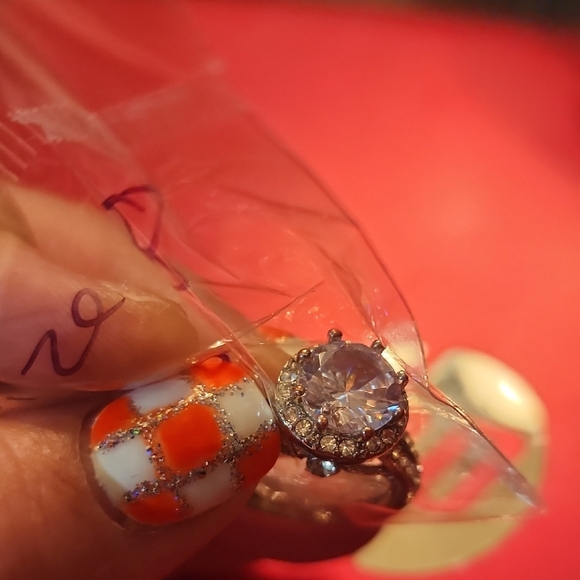 Elegant Silver Ring with Clear Gemstone - Picture 4 of 4